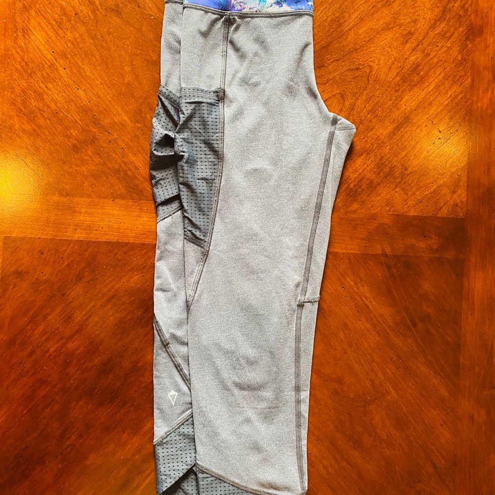 Ivivva by Lululemon Girl’s size 14 Capri Tights - Picture 2 of 12
